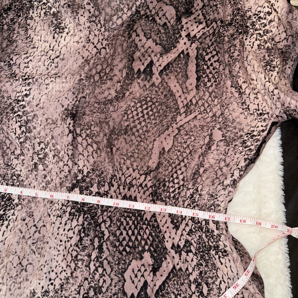 3 x 20$ Calvin Klein Pink Snake-Print V-Neck Top Size S - Picture 5 of 6